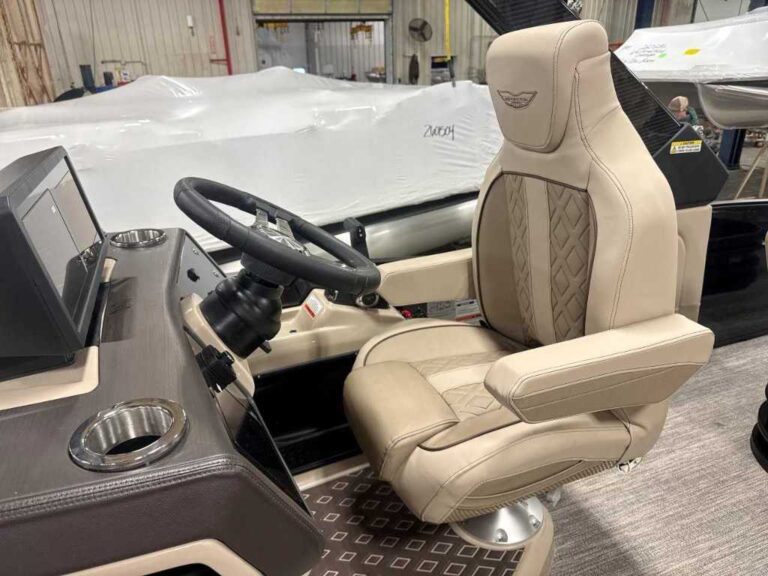 2026 Bennington 24MCSB - Center Swingback - Carbon Fiber Arch!!! US-ETWS9308J526 [photo 15]